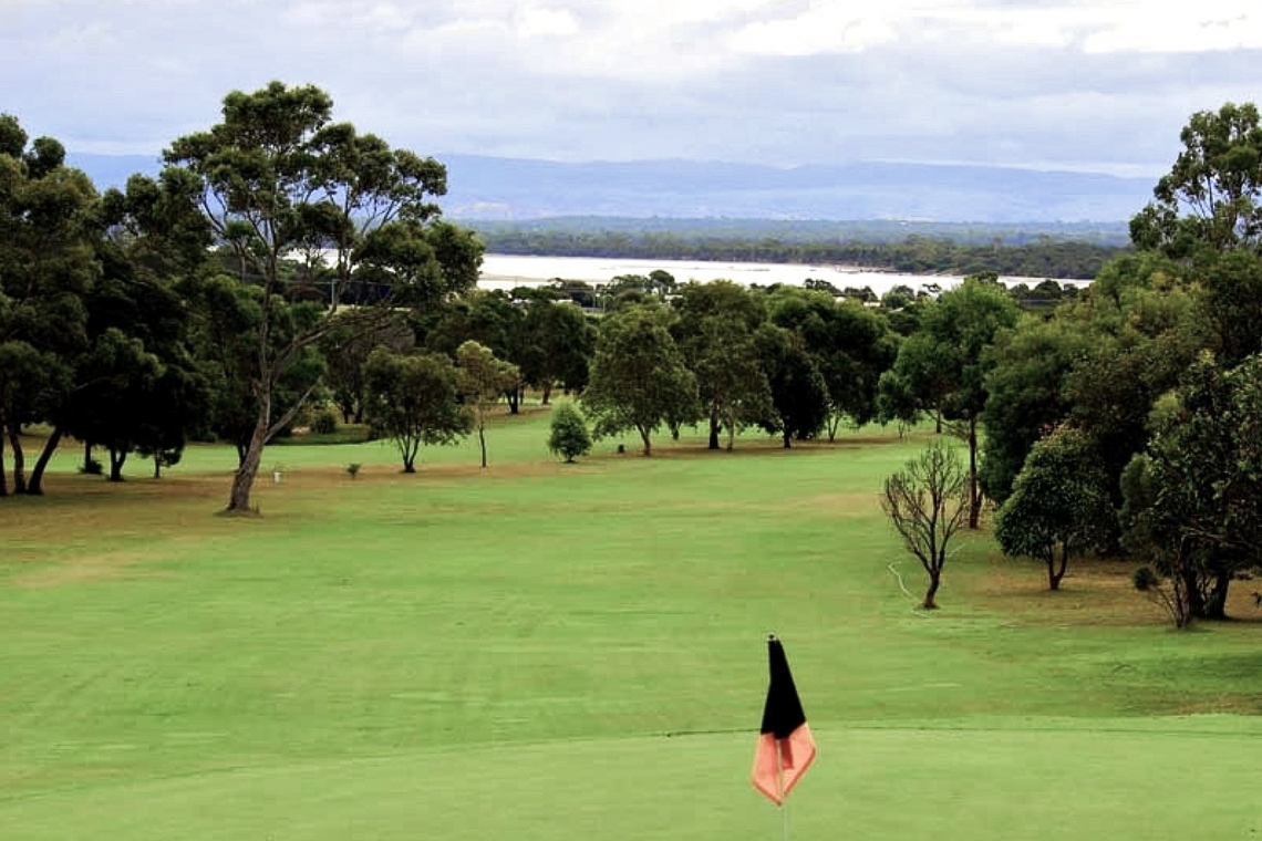 Coles Bay Accommodation - Freycinet Rentals - Golf Course