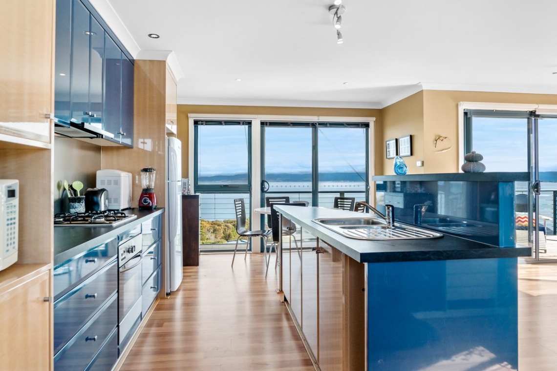 Coles Bay Holiday Accommodation - Freycinet Rentals - The Freycinet Dream Kitchen