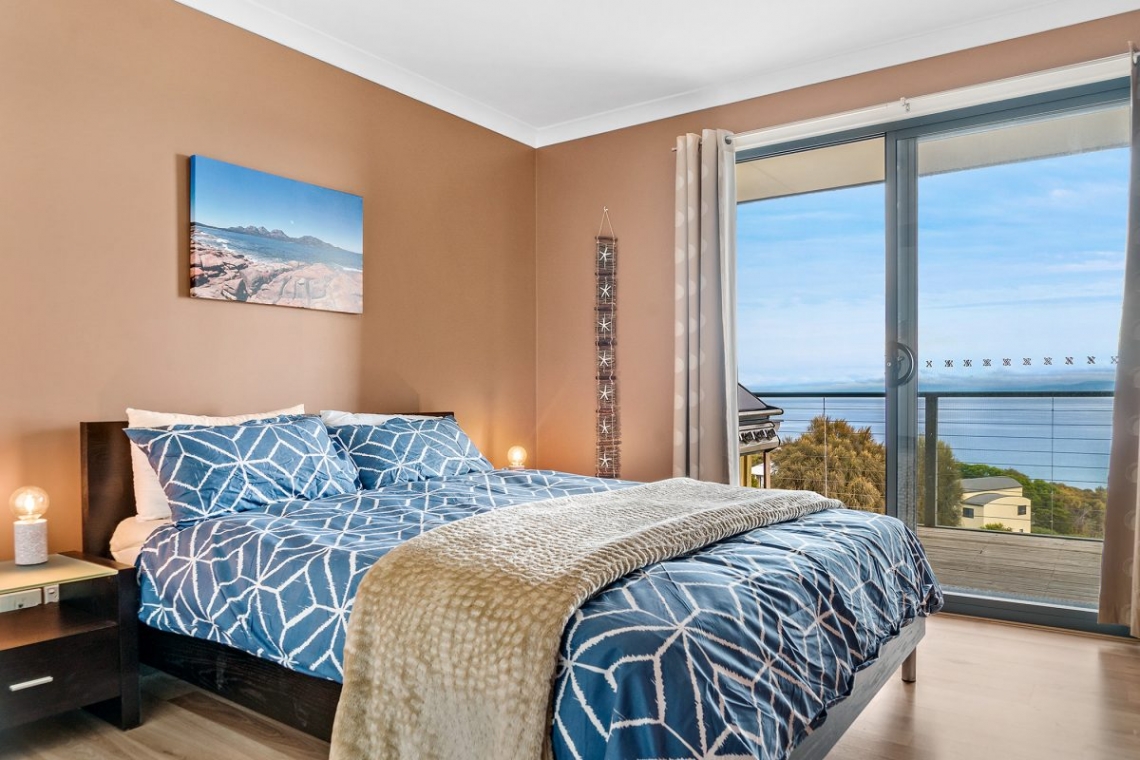 Coles Bay Holiday Accommodation - Freycinet Rentals - The Freycinet Dream Master Bedroom